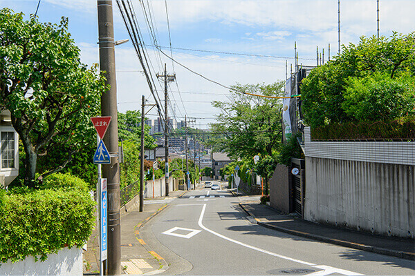 相続した空き家・空き地を放置するリスクは多い